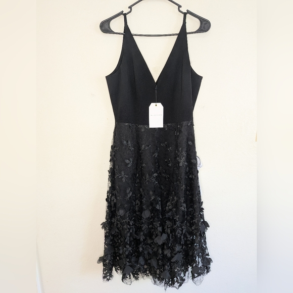 Dress the Population Dresses & Skirts - NWT Dress The Population Darleen V-Neck Embroidered Mesh Cocktail Dress Size M